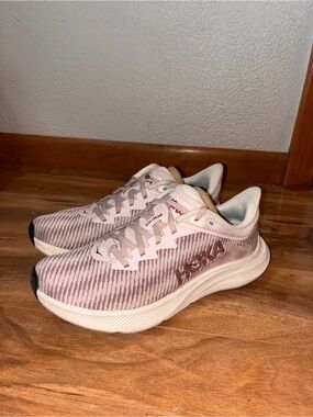 Hoka One One Women’s Solimar Athletic Running Sneaker Shoe, pink- size 7.5
